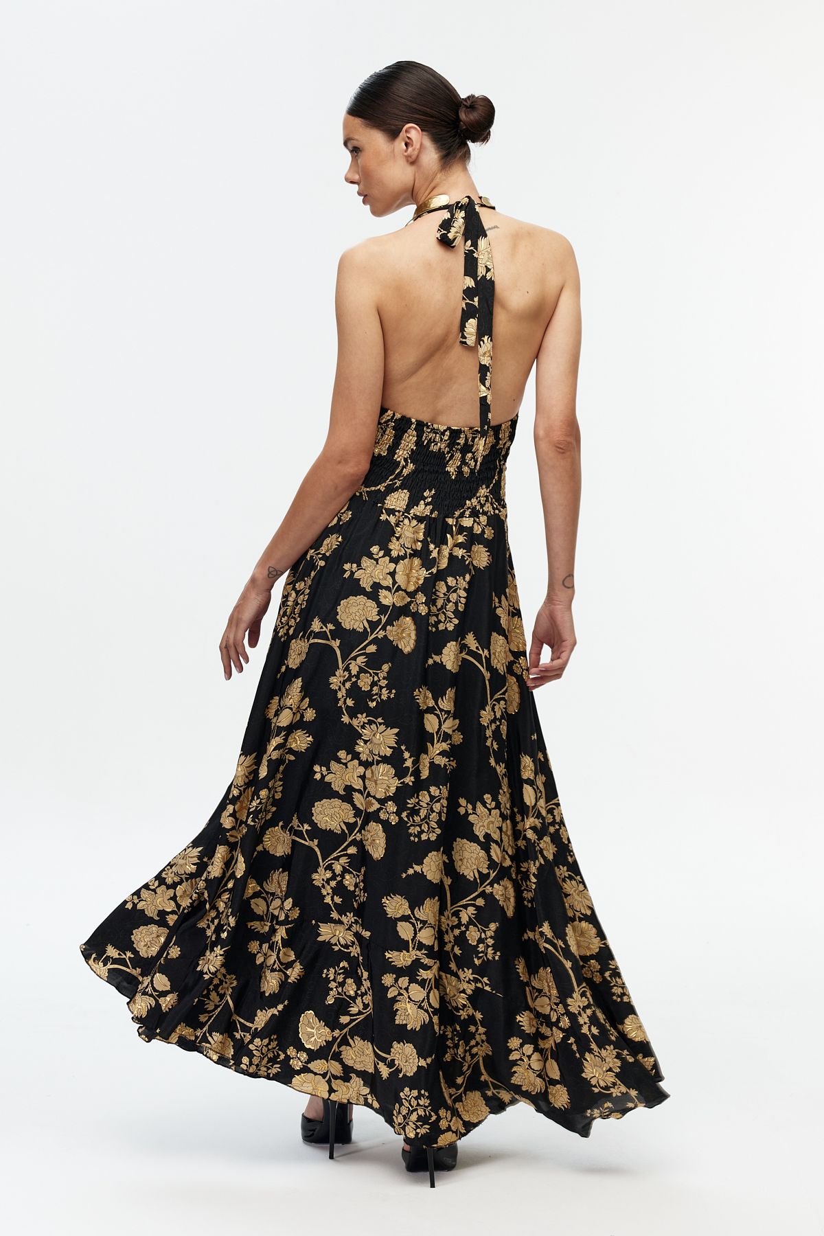 Halter yaka desenli maxi elbise 4