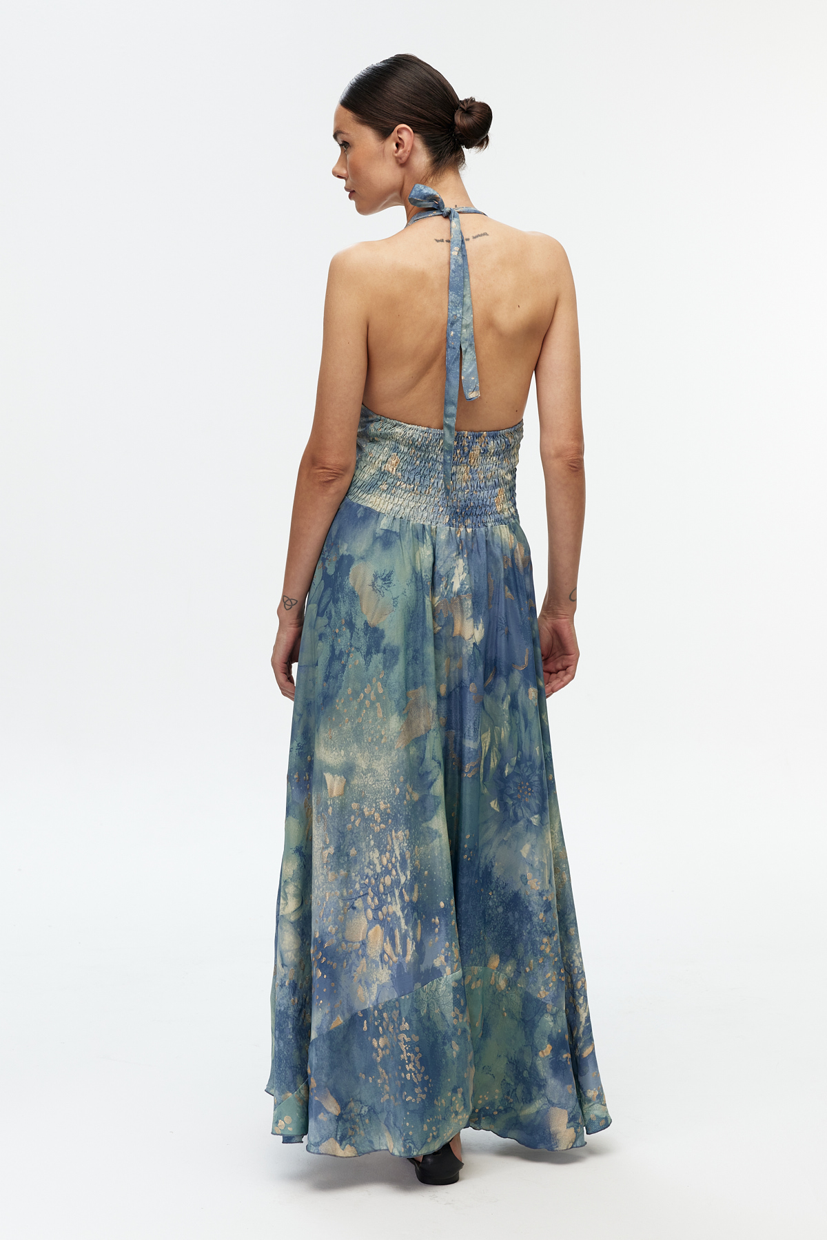 Halter yaka desenli maxi elbise 4
