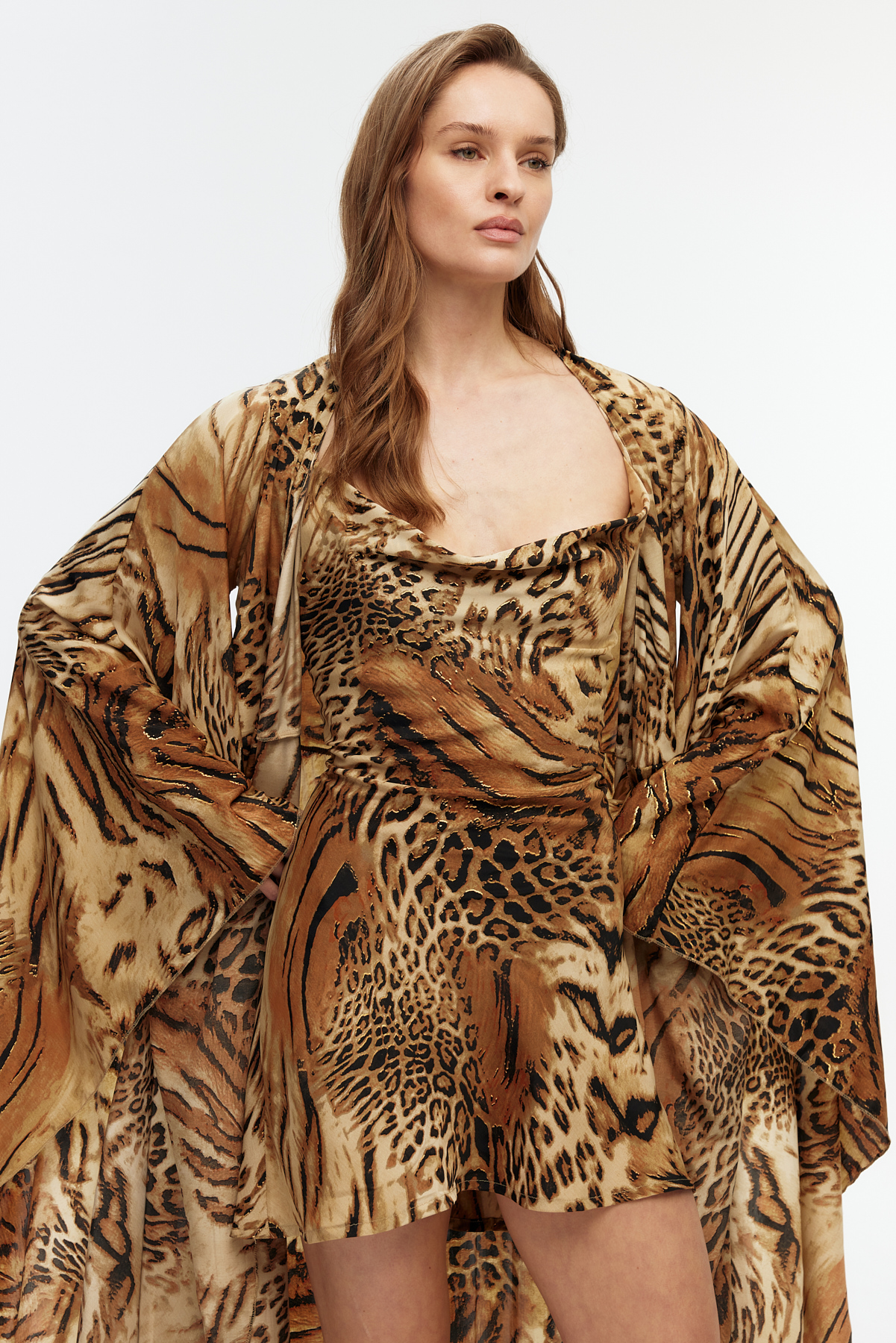 Sahara leopar desenli sırt bağlamalı mini elbise 3