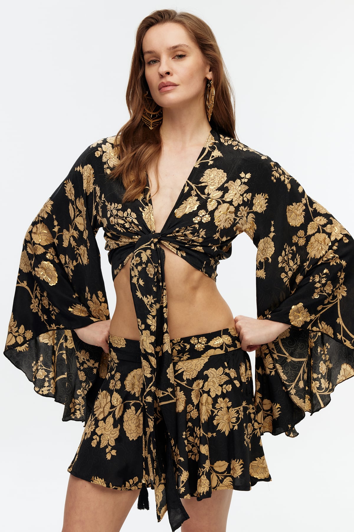 Siyah çiçek desen crop top şort etek takım
